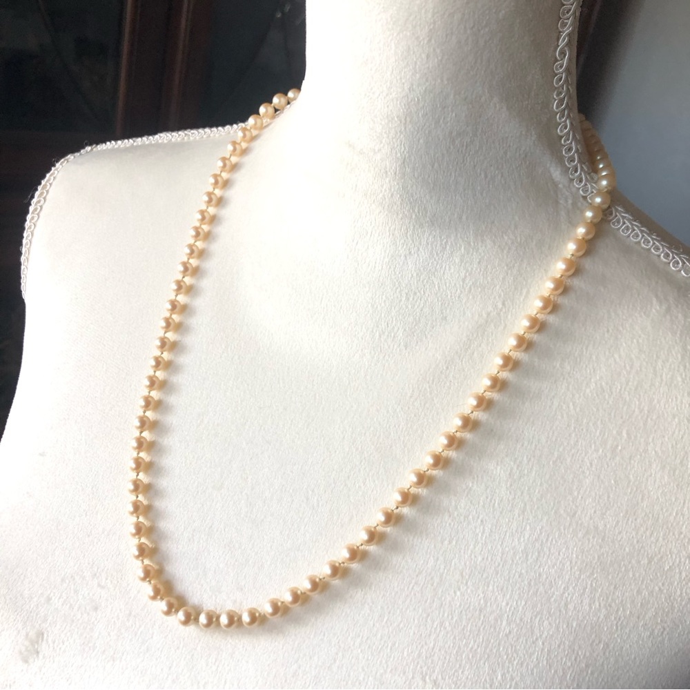 Vintage 80s hand knotted creamy glass pearl necklace